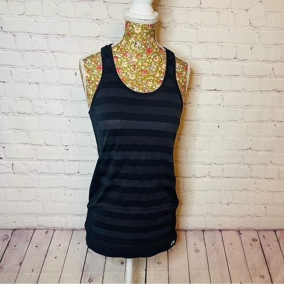 Champion Seamless Active Top - Like New - Picture 4 of 10